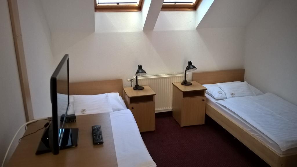 Hotel Thelena Tolna Bagian luar foto