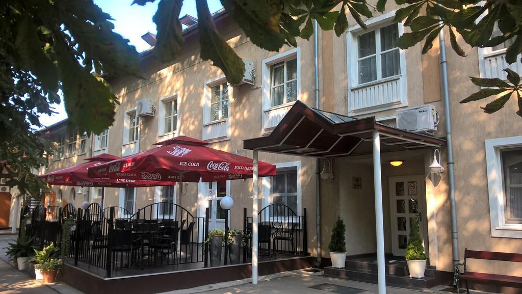 Hotel Thelena Tolna Bagian luar foto