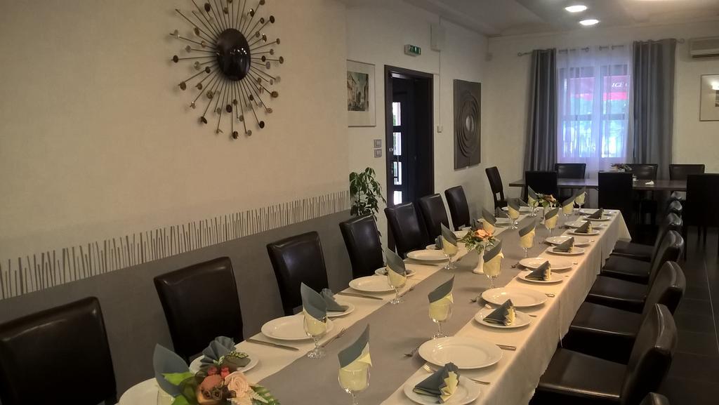 Hotel Thelena Tolna Bagian luar foto