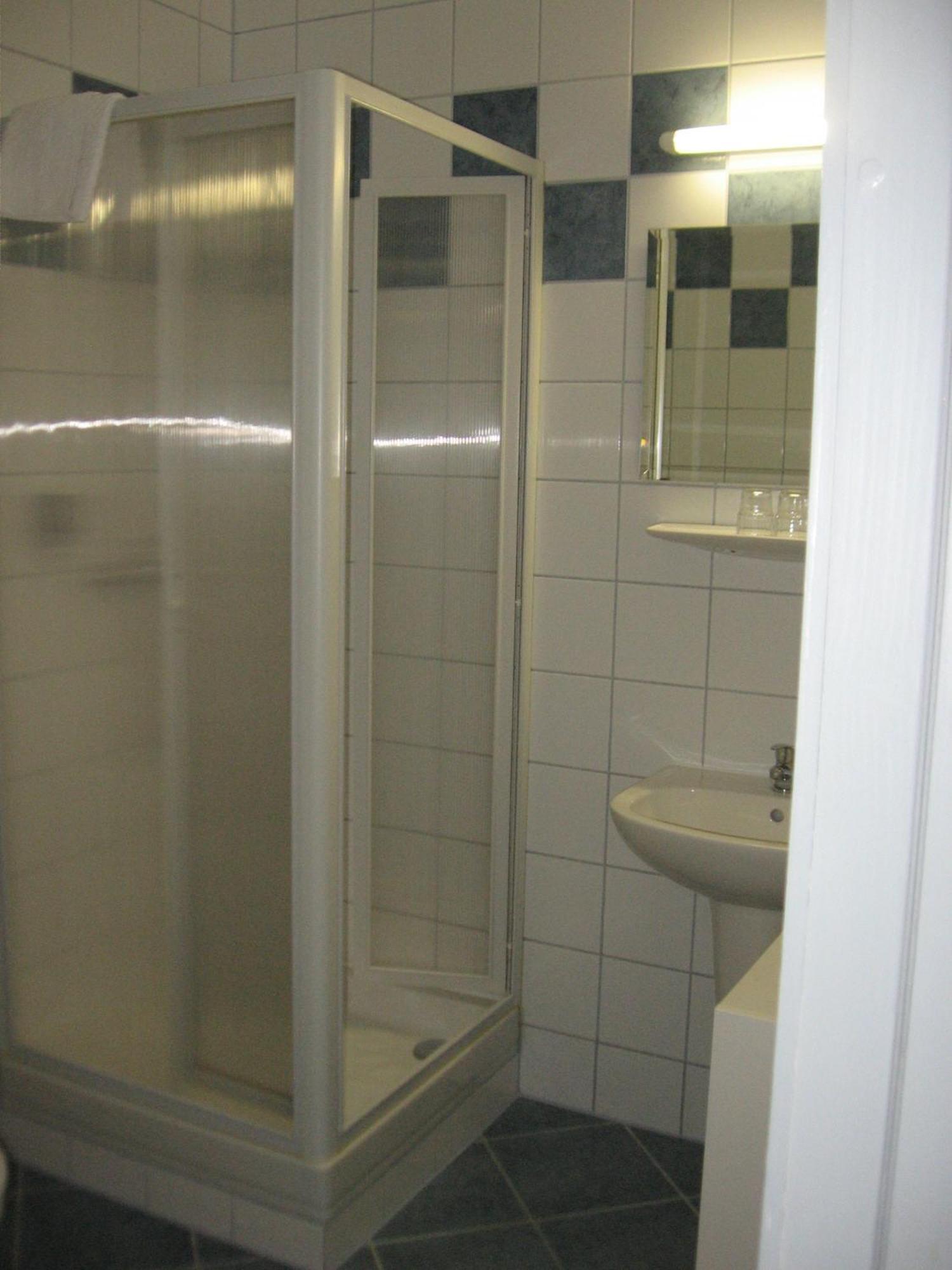 Hotel Thelena Tolna Bagian luar foto