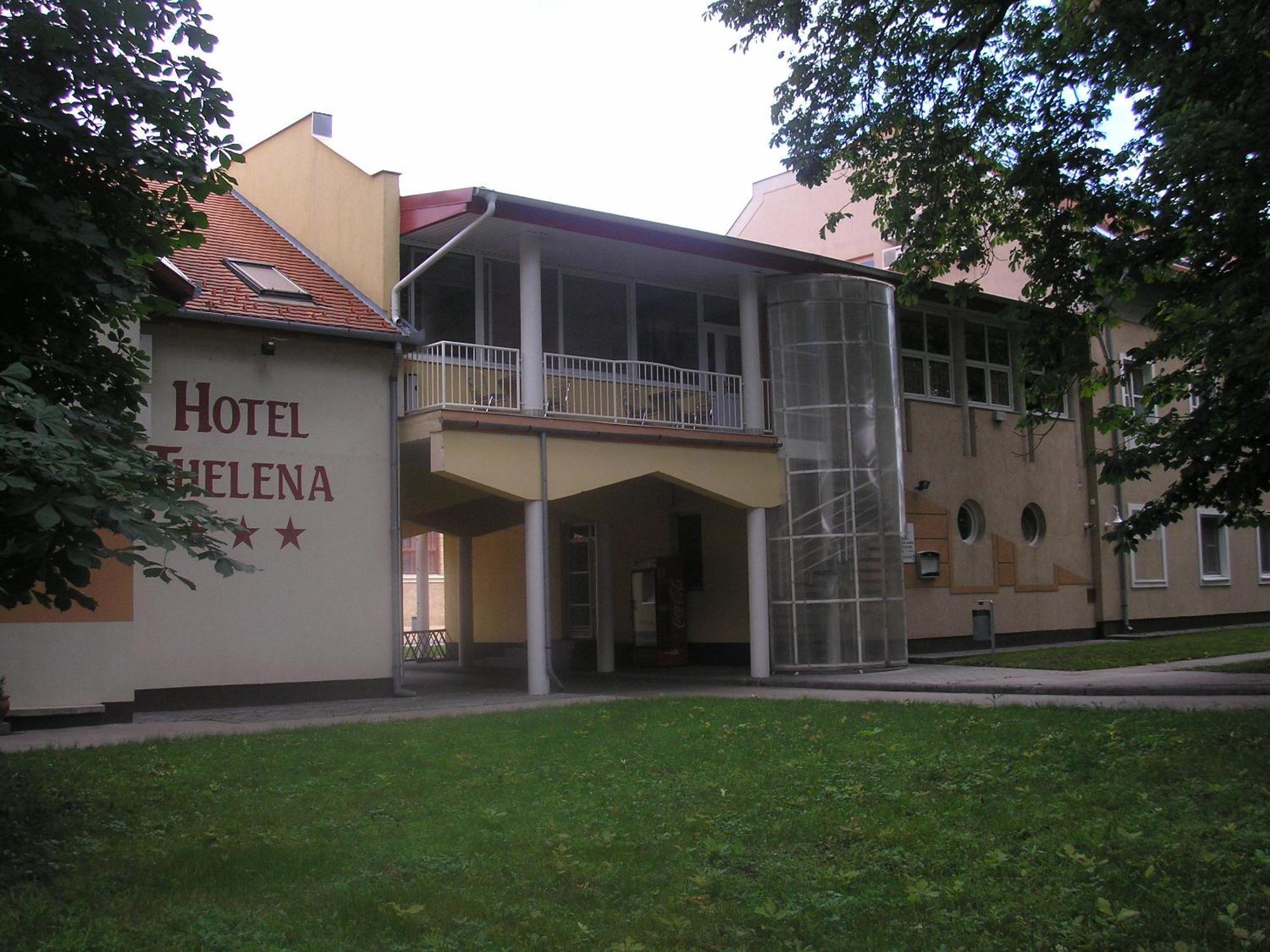 Hotel Thelena Tolna Bagian luar foto