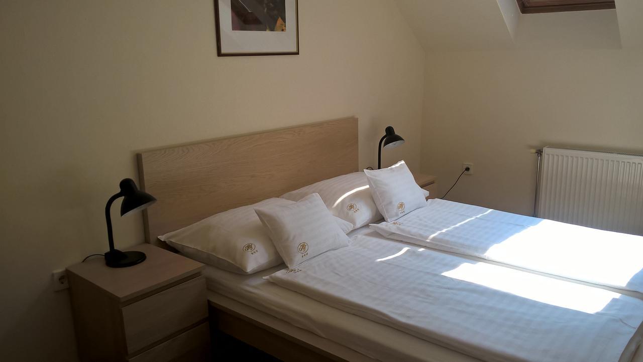 Hotel Thelena Tolna Bagian luar foto